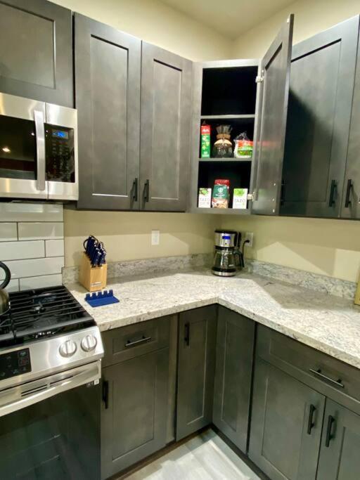 אשפורד New Modern Cabin! 5Mi To Mt Rainier National Park! Hot Tub & Wifi מראה חיצוני תמונה
