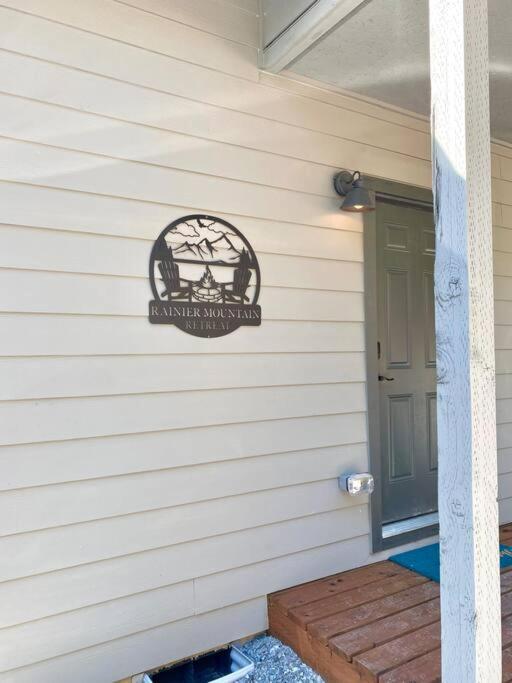 אשפורד New Modern Cabin! 5Mi To Mt Rainier National Park! Hot Tub & Wifi מראה חיצוני תמונה