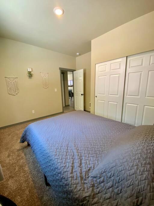 אשפורד New Modern Cabin! 5Mi To Mt Rainier National Park! Hot Tub & Wifi מראה חיצוני תמונה