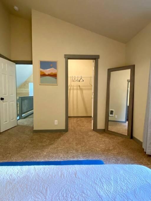 אשפורד New Modern Cabin! 5Mi To Mt Rainier National Park! Hot Tub & Wifi מראה חיצוני תמונה