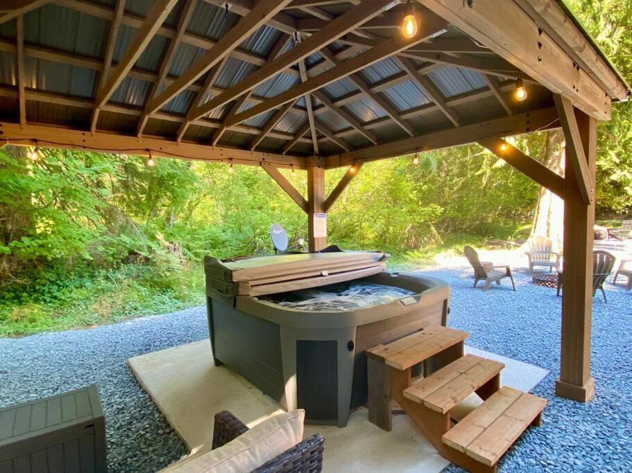 אשפורד New Modern Cabin! 5Mi To Mt Rainier National Park! Hot Tub & Wifi מראה חיצוני תמונה