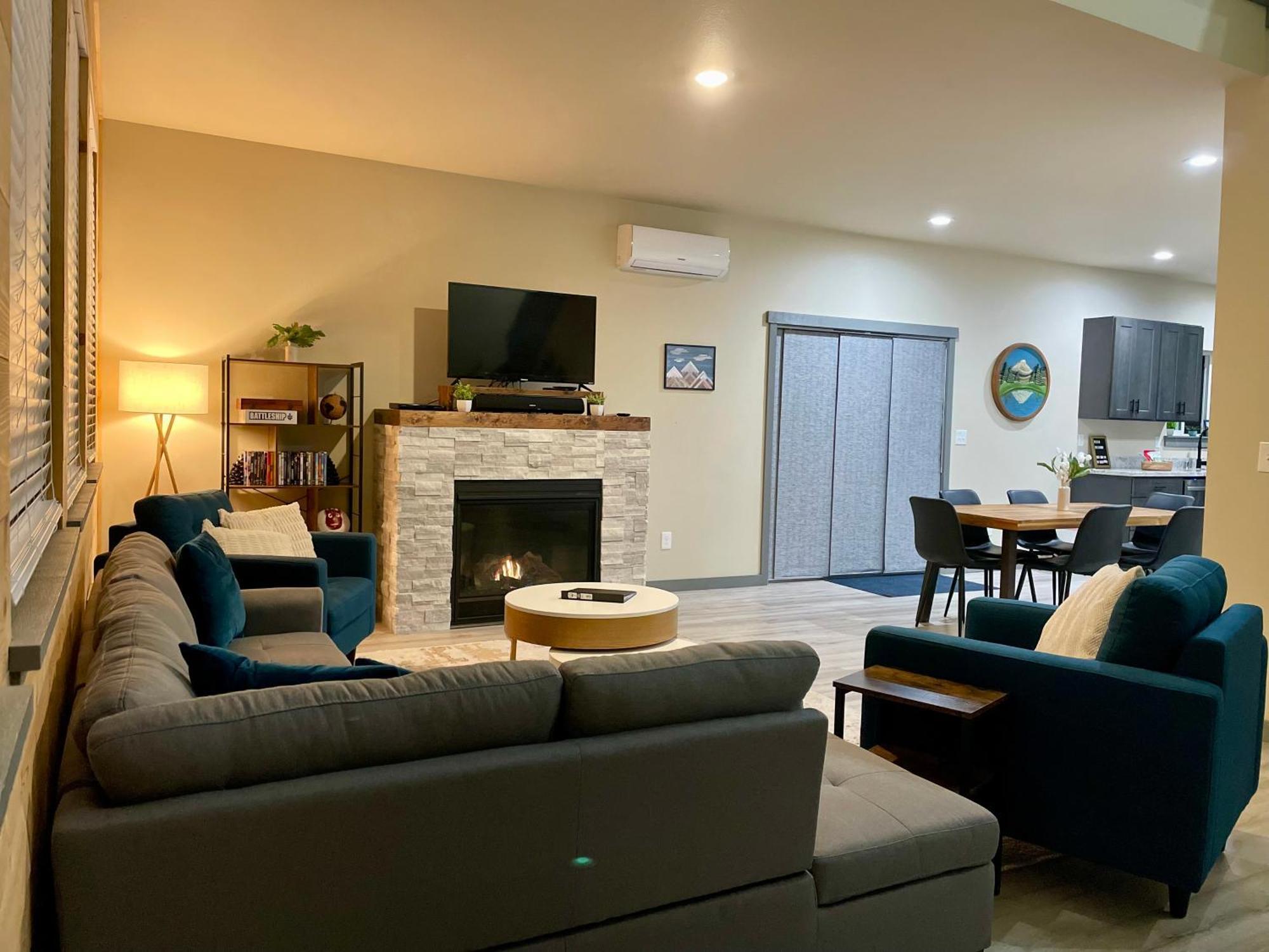 אשפורד New Modern Cabin! 5Mi To Mt Rainier National Park! Hot Tub & Wifi מראה חיצוני תמונה