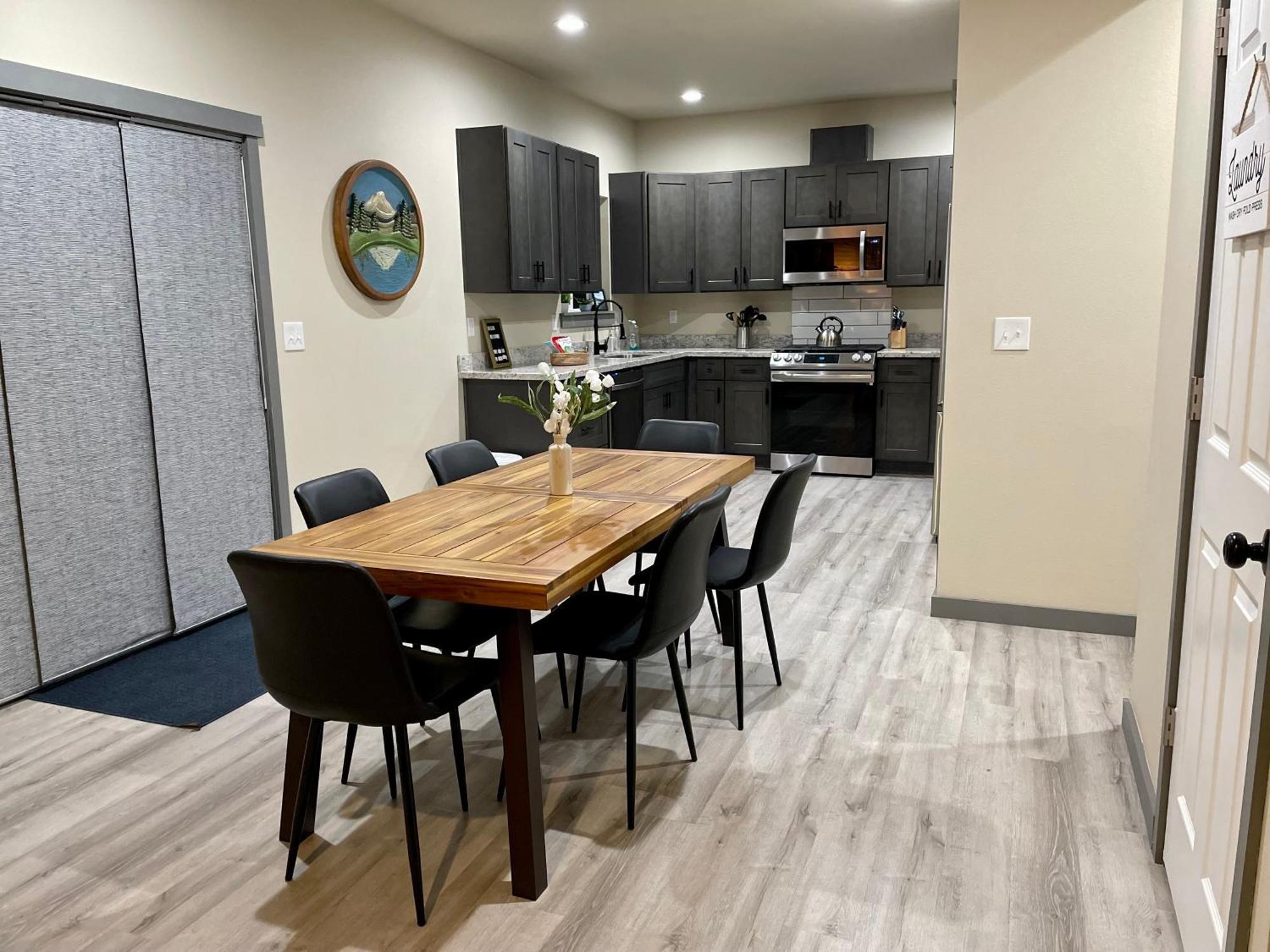 אשפורד New Modern Cabin! 5Mi To Mt Rainier National Park! Hot Tub & Wifi מראה חיצוני תמונה